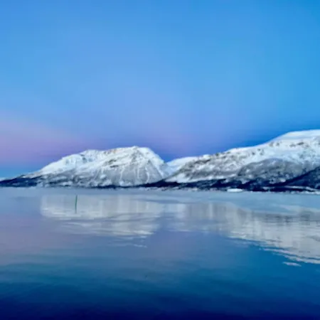 Alojamento de Turismo Selvagem Manndalen Sjobuer *